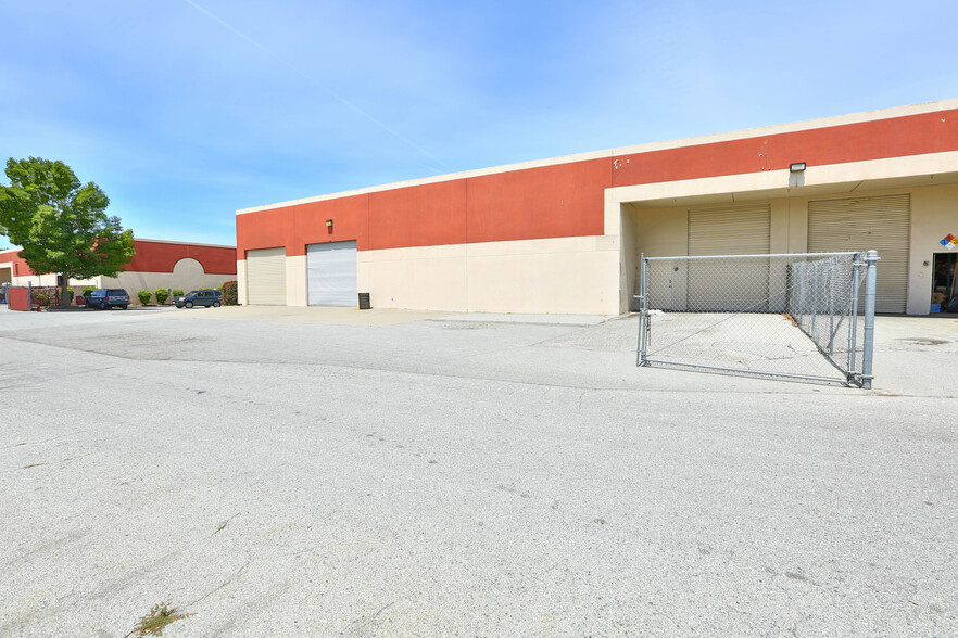 255 Apollo Way, Hollister, CA for sale - Building Photo - Image 2 of 50