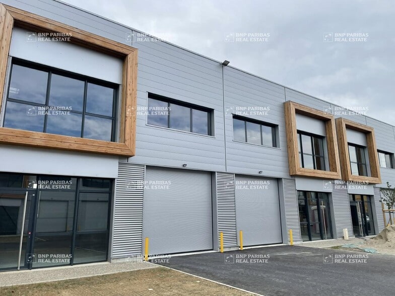 Light Industrial in Toulouse to rent - Building Photo - Image 1 of 19