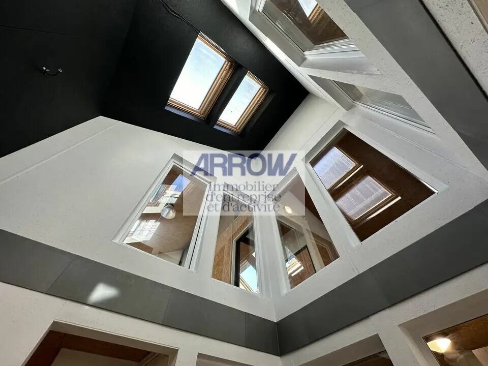 Location Bureaux 236 m² - Photo 1