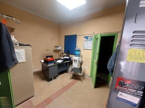 Retail in Madrid, Madrid to rent Interior Photo- Image 1 of 3