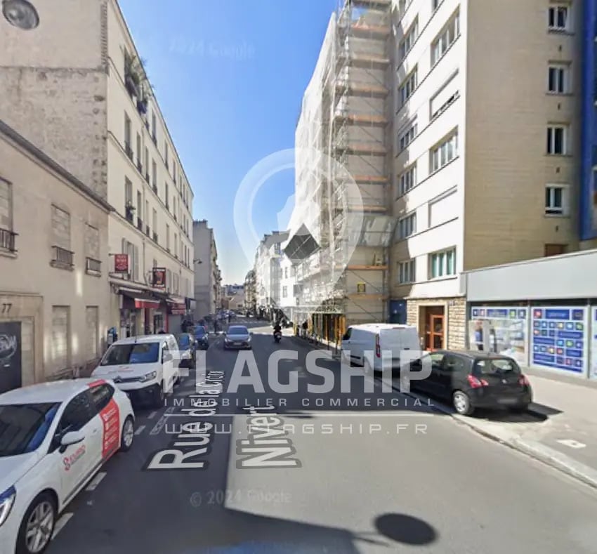 Location Commerce 130 m² - Photo 1