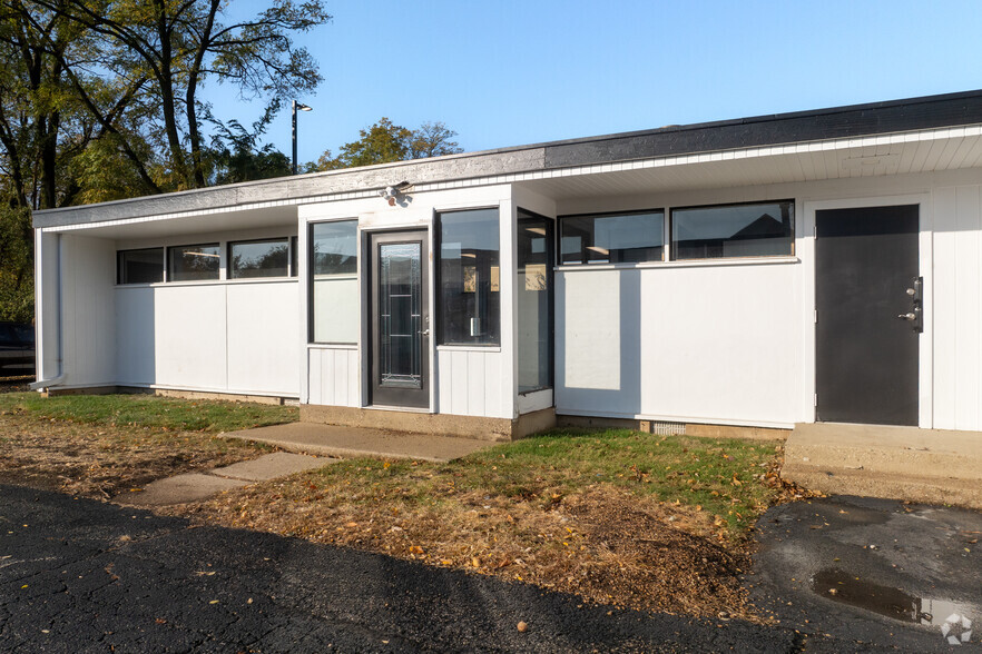 6317 Northwest Hwy, Crystal Lake, IL for rent - Building Photo - Image 3 of 7