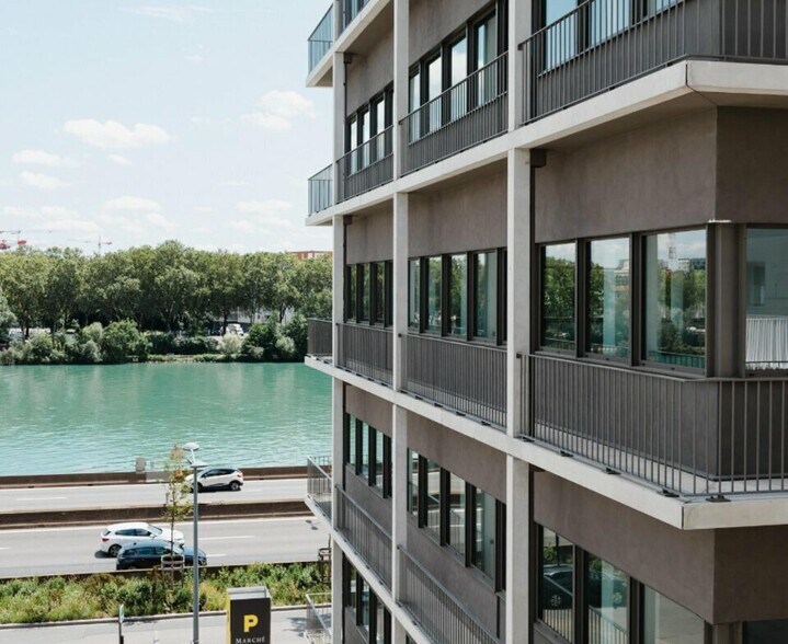 Office in Lyon for sale - Building Photo - Image 1 of 7