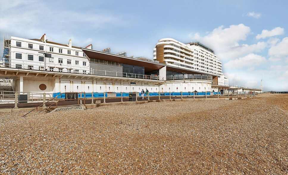 40 Marina, St Leonards On Sea to rent - Building Photo - Image 3 of 12