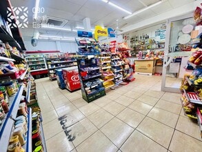 Retail in L'Hospitalet de Llobregat, Barcelona to rent Interior Photo- Image 1 of 8