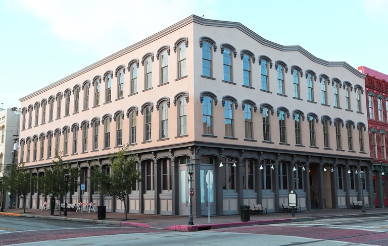 2301 Strand St, Galveston, TX for rent - Building Photo - Image 1 of 7