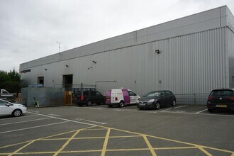 83-84 Livingstone Rd, Andover to rent Building Photo- Image 2 of 2