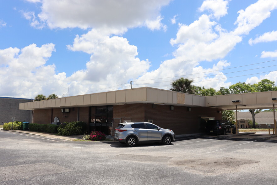 940 Deltona Blvd, Deltona, FL for rent - Building Photo - Image 2 of 5