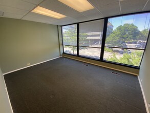 540-550 W Frontage Rd, Northfield, IL for rent Interior Photo- Image 1 of 2