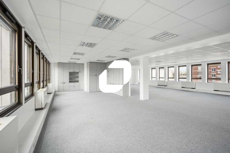 Office in Clichy to rent - Building Photo - Image 3 of 14