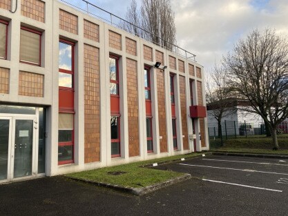 Light Industrial in Éragny to rent Building Photo- Image 1 of 16