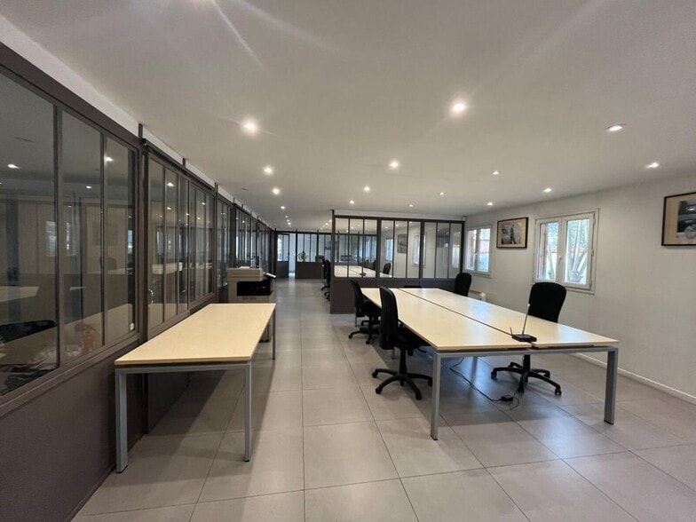 29 Route De Versailles, Champlan to rent - Interior Photo - Image 2 of 8