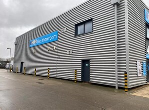 390 North Circular Rd, London to rent Building Photo- Image 2 of 5