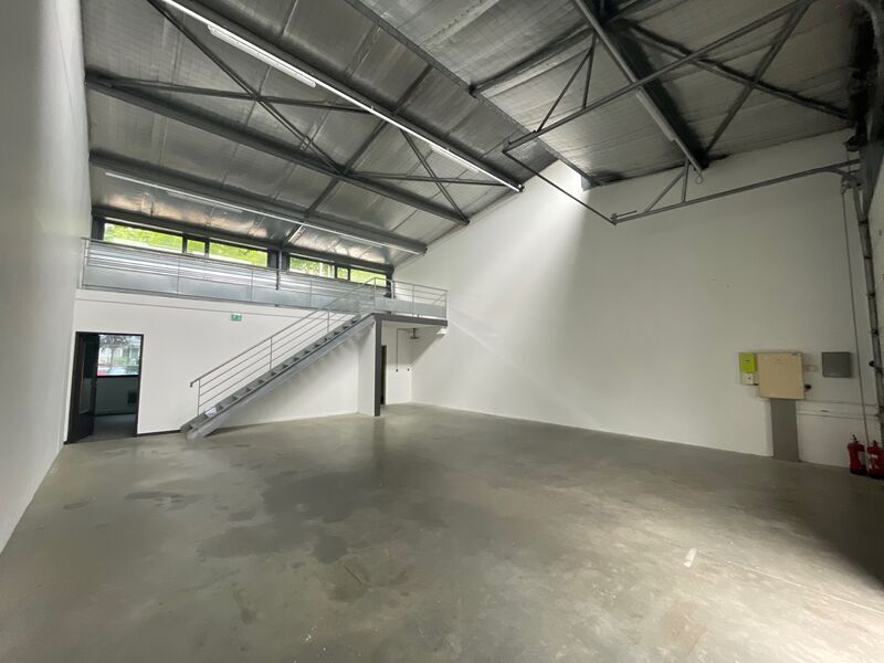 Light Industrial in Lyon to rent Interior Photo- Image 1 of 5
