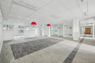 Office in Saint-Ouen-sur-Seine to rent Interior Photo- Image 1 of 1