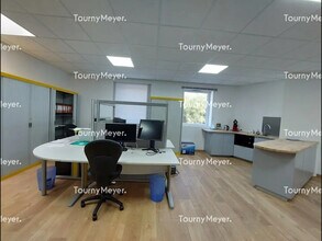 Light Industrial in Toulouse for sale Interior Photo- Image 2 of 7