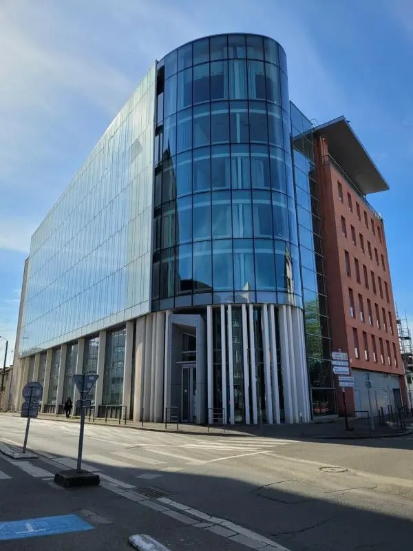 Location Bureaux 3 608 m² - Photo 1