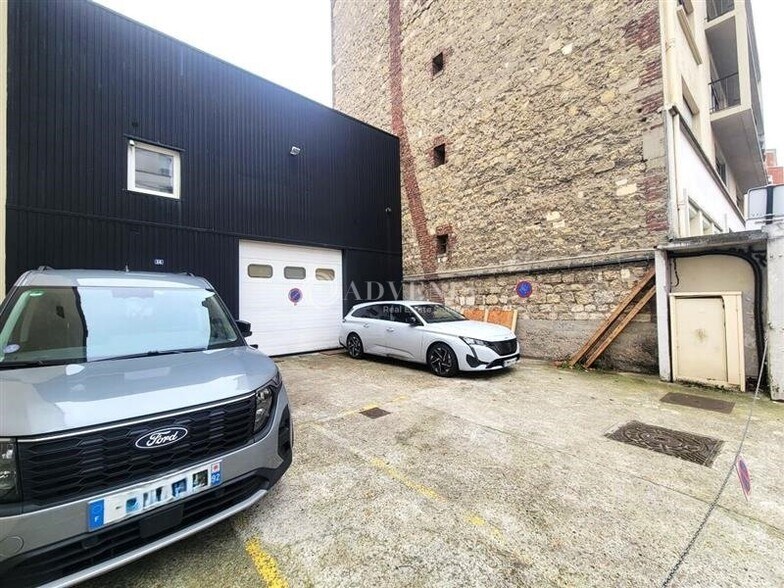 34 Rue Louis Ulbach, Courbevoie to rent - Building Photo - Image 3 of 8