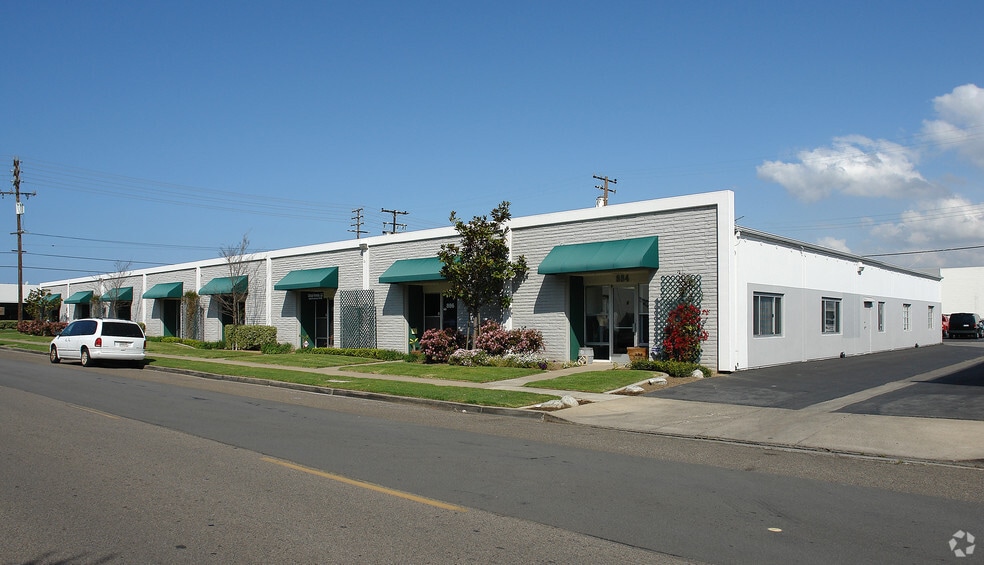 868-882 W 16th St, Newport Beach, CA for rent - Building Photo - Image 2 of 5