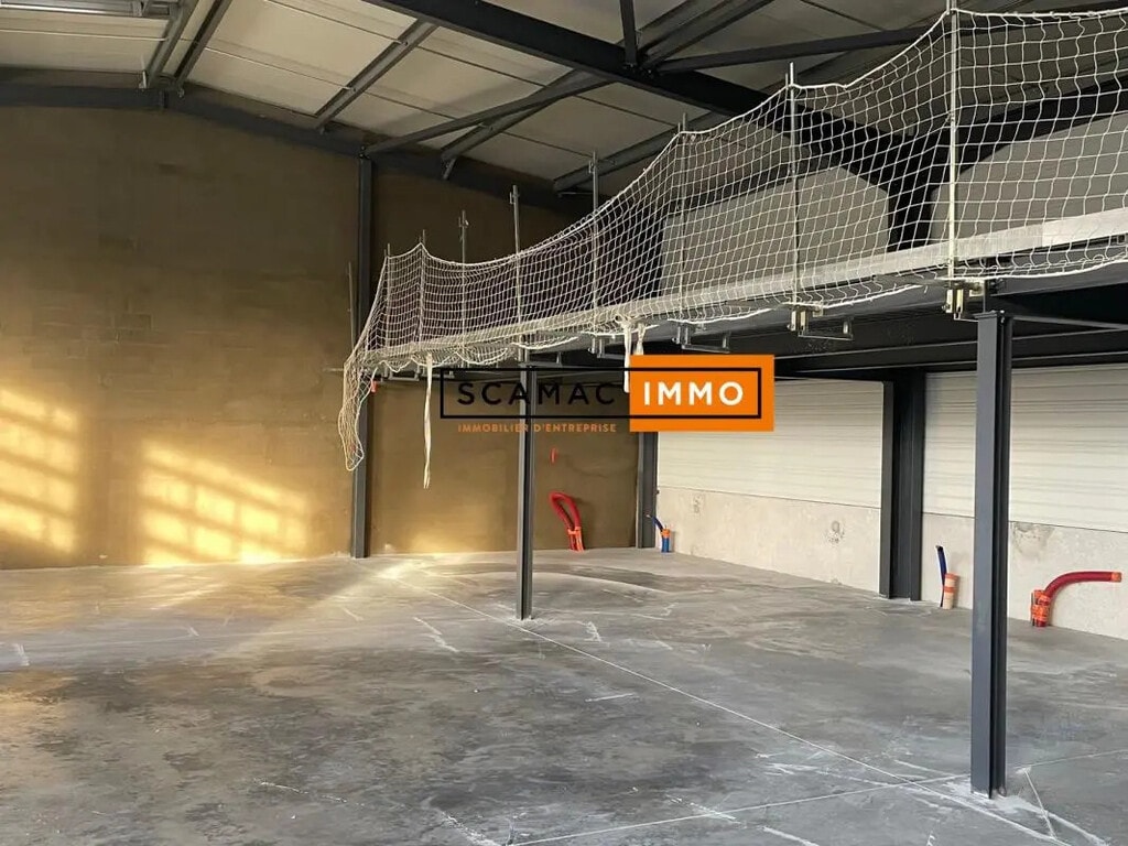 Location Entrepôt 225 m² - Photo 1