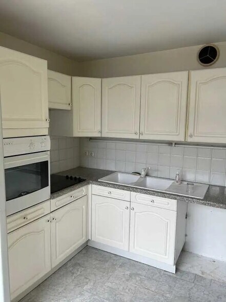 Office in Rouen to rent - Interior Photo - Image 2 of 4