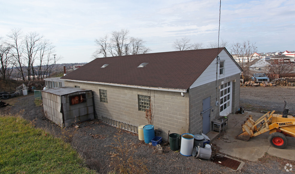 2400 Lebanon Church Rd, West Mifflin, PA for sale - Primary Photo - Image 1 of 1