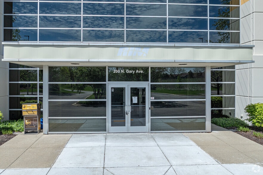 200 N Gary Ave, Roselle, IL to rent - Building Photo - Image 2 of 5