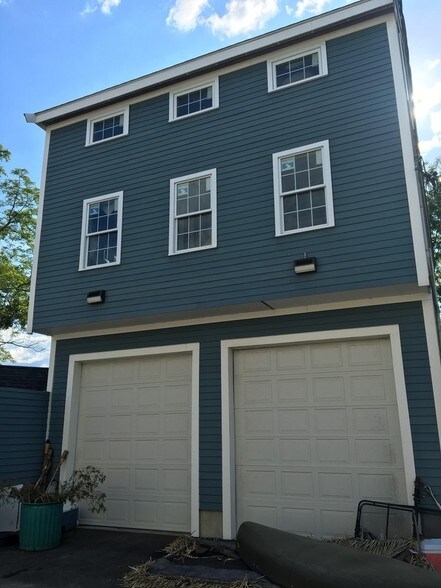 14-16 Stafford Rd, Tiverton, RI for sale - Primary Photo - Image 1 of 1