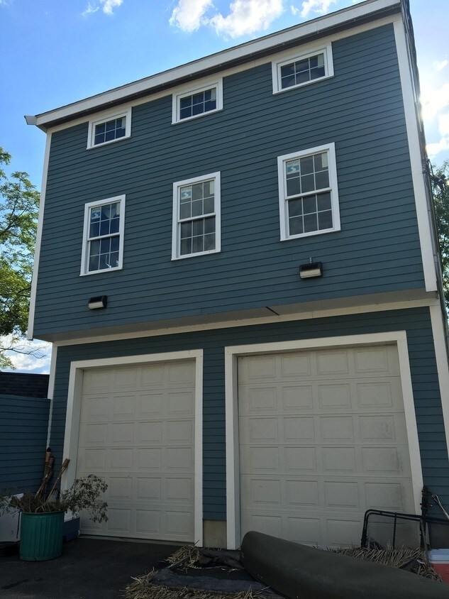 14-16 Stafford Rd, Tiverton, RI for sale Primary Photo- Image 1 of 1