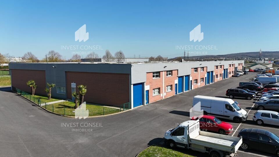 Light Industrial in Chambly to rent - Building Photo - Image 1 of 6