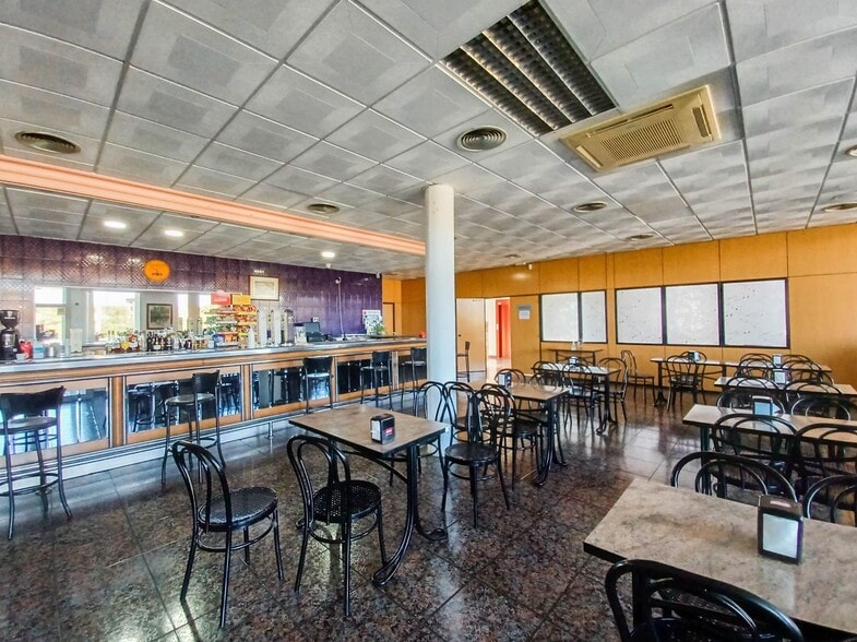 Specialist in Móra la Nova, Tarragona for sale - Interior Photo - Image 3 of 8