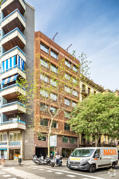 Carrer de Nàpols, 227, Barcelona, Barcelona for rent - Building Photo - Image 2 of 5