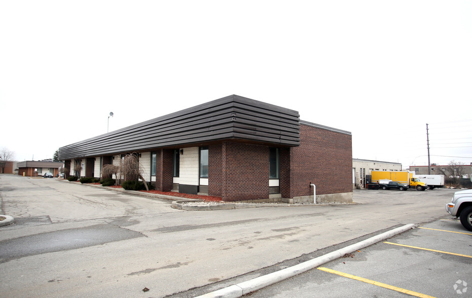 2709-2735 Rena Rd, Mississauga, ON for rent - Building Photo - Image 2 of 2