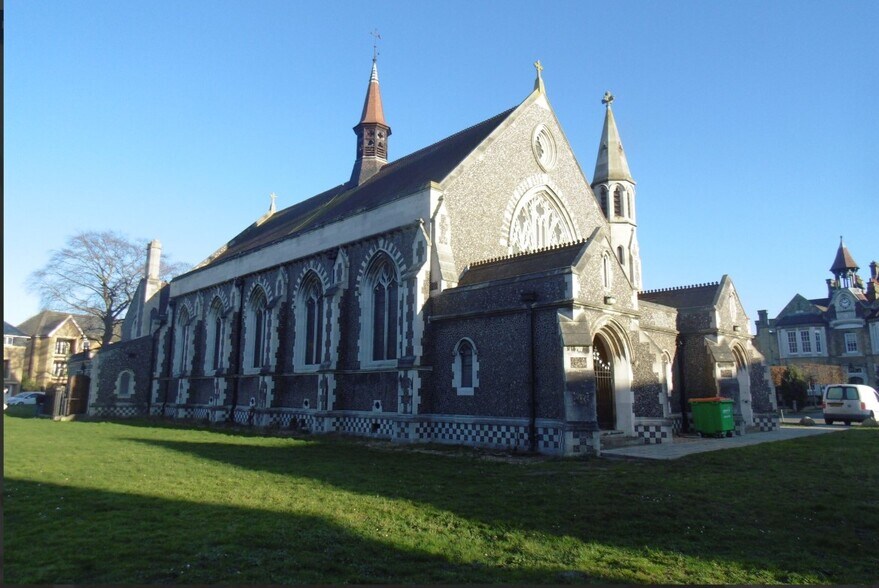 Chapel Dr, Dartford, DA2 6PD UK