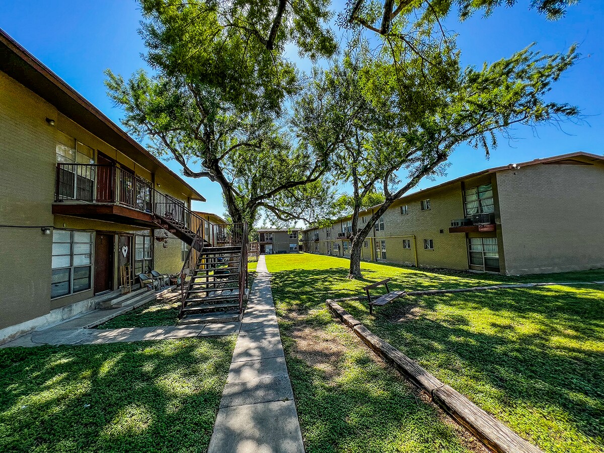 2515 Clara Ln, San Antonio 78213 Serento Apartments UK