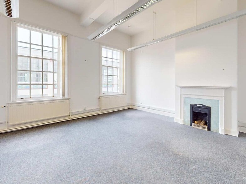 Speke Road, Liverpool to rent - Building Photo - Image 3 of 13