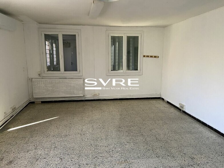 Office in Aubagne to rent - Interior Photo - Image 2 of 4