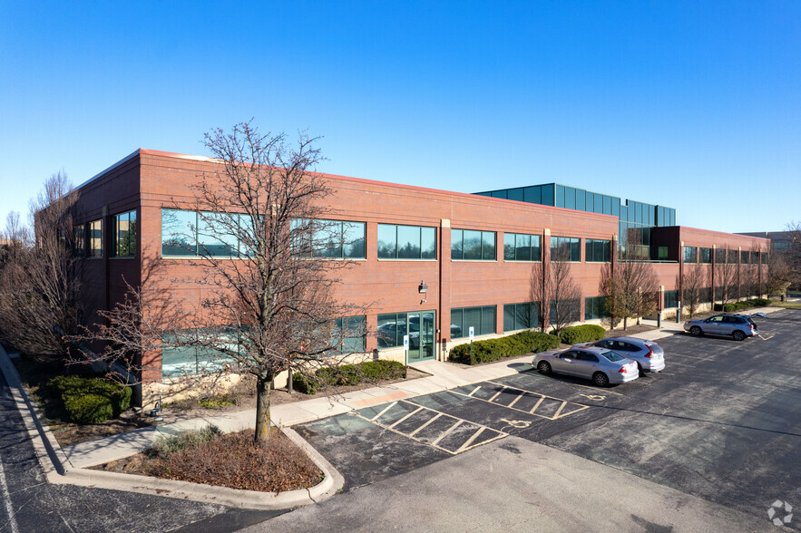 400 N Lakeview Pky, Vernon Hills, IL for rent - Building Photo - Image 1 of 8