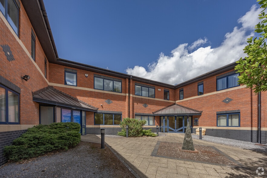 Pynes Hl, Exeter to rent - Building Photo - Image 2 of 4