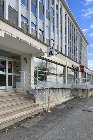 Industrial in Le Chesnay-Rocquencourt to rent - Building Photo - Image 2 of 17