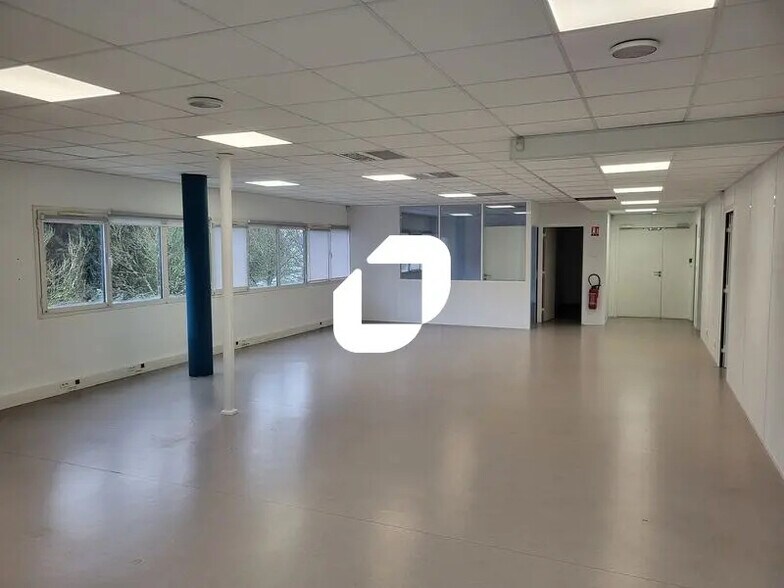 Office in Mérignac to rent - Interior Photo - Image 2 of 8