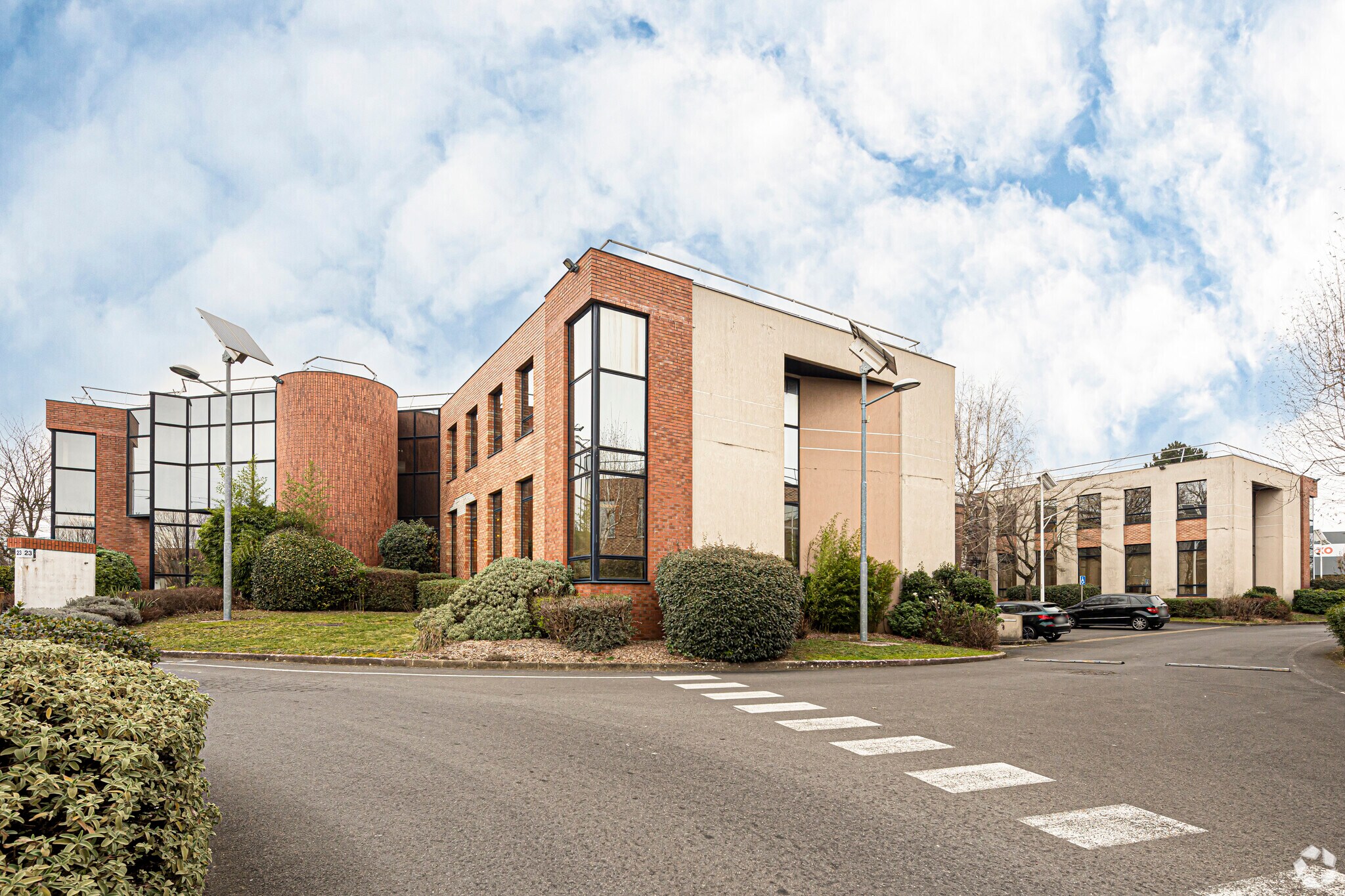 Light Industrial in Massy to rent Building Photo- Image 1 of 2