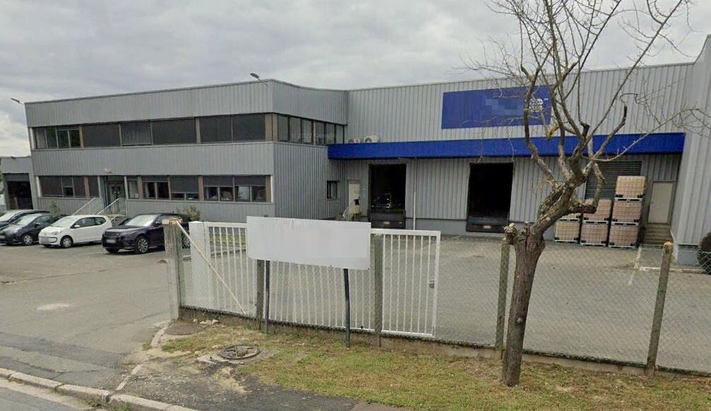 Industrial in Louvres to rent Building Photo- Image 1 of 15