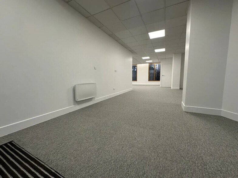 54 Avenue Sainte-Marie, Saint-Mandé to rent - Interior Photo - Image 3 of 9