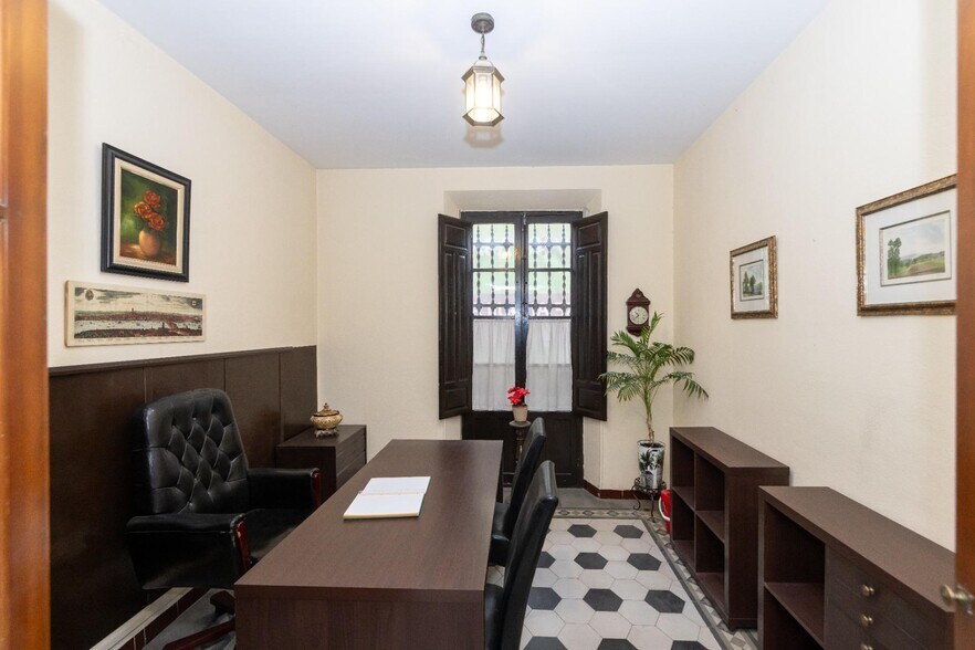 Office in Granada to rent - Interior Photo - Image 2 of 11