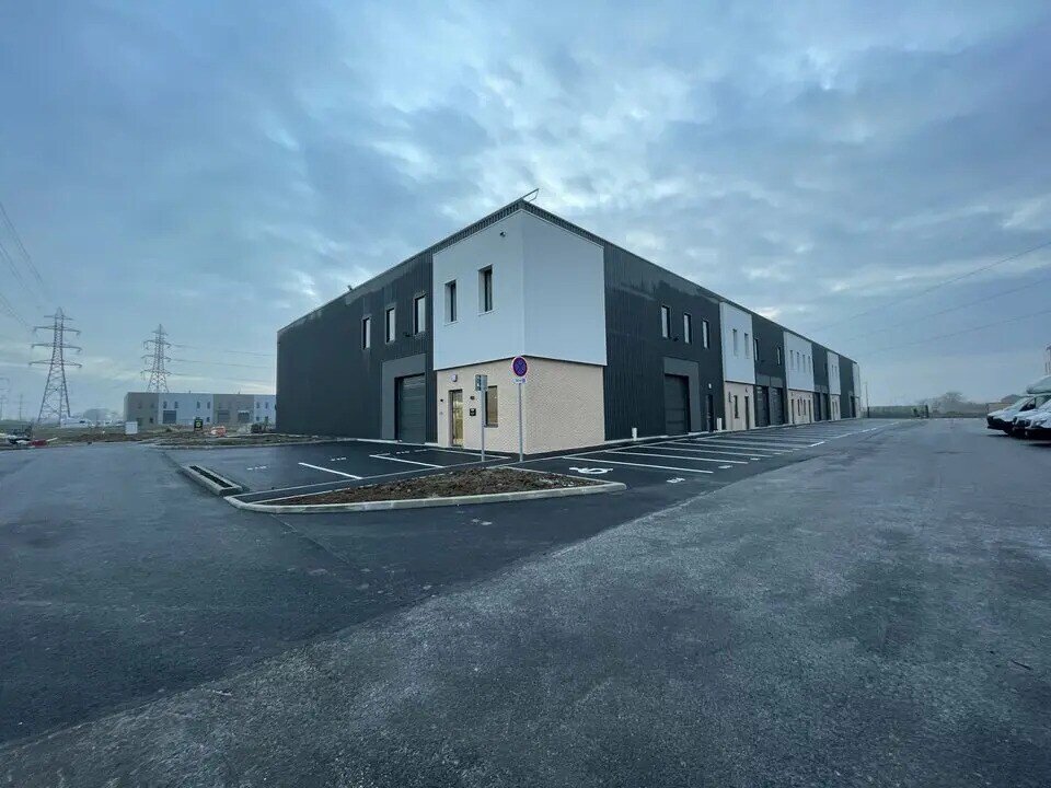 Light Industrial in Persan for sale Building Photo- Image 1 of 5