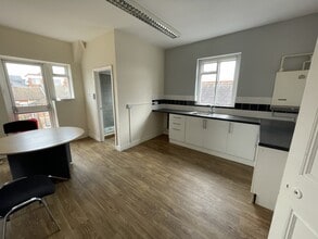 110 Whitworth Rd, Northampton to rent Interior Photo- Image 2 of 3