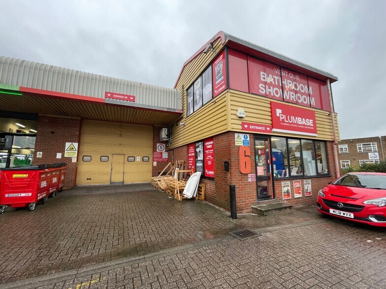 North Farm Rd, Tunbridge Wells for rent - Building Photo - Image 1 of 17