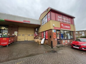 North Farm Rd, Tunbridge Wells for rent Building Photo- Image 1 of 18