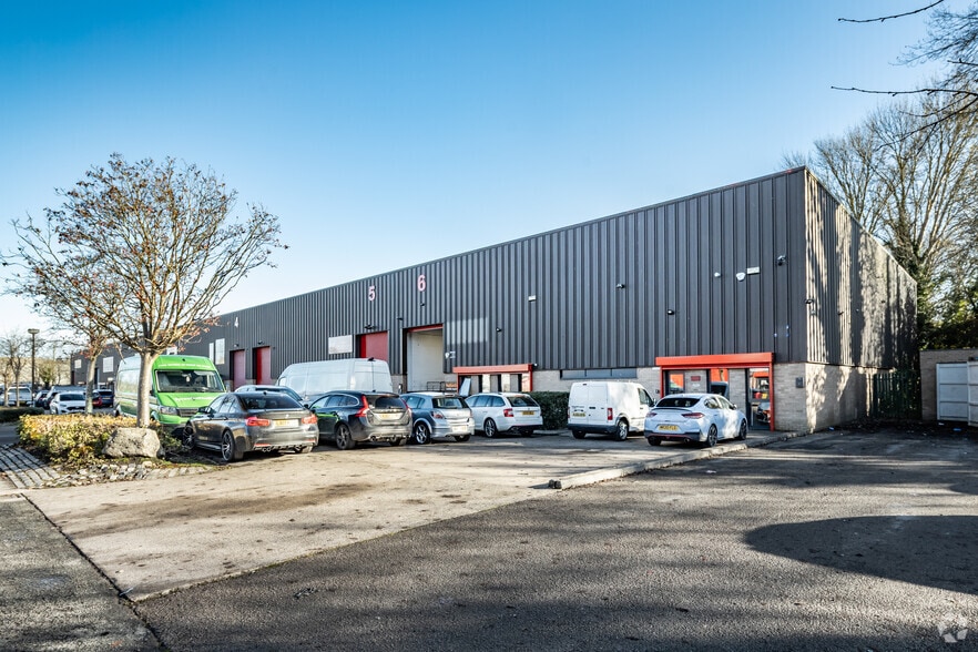 Rivington Ct, Warrington to rent - Building Photo - Image 2 of 8